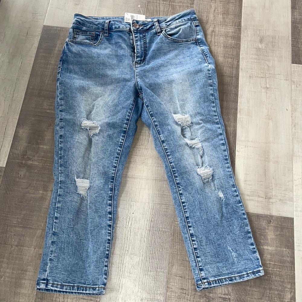 Cropped Distressed Jeans